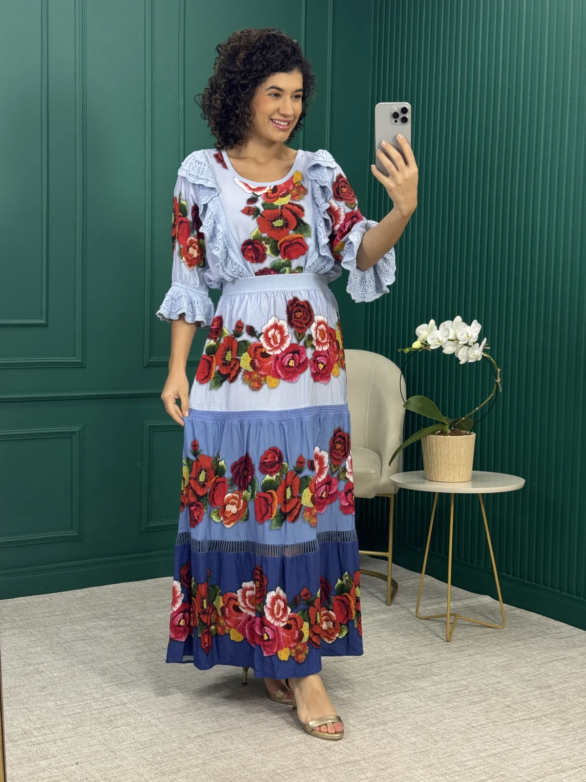Conjunto Azul de Saia Longa e Blusa em Viscose com Tricô em Estampa Floral- Cecília Prado