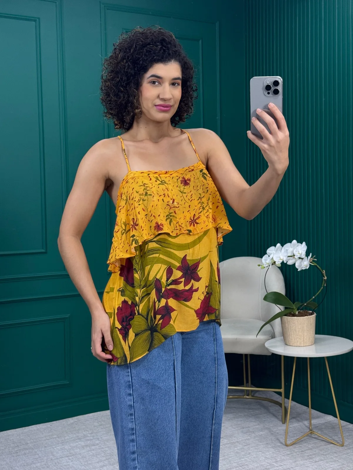 Regata de Alça Amarela Floral em viscose - Fórum