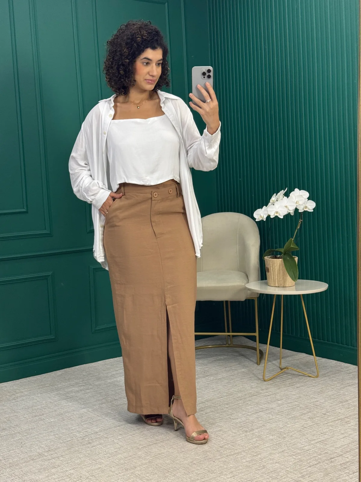 Saia Midi Marrom Claro com Fenda Frontal - Mayblue