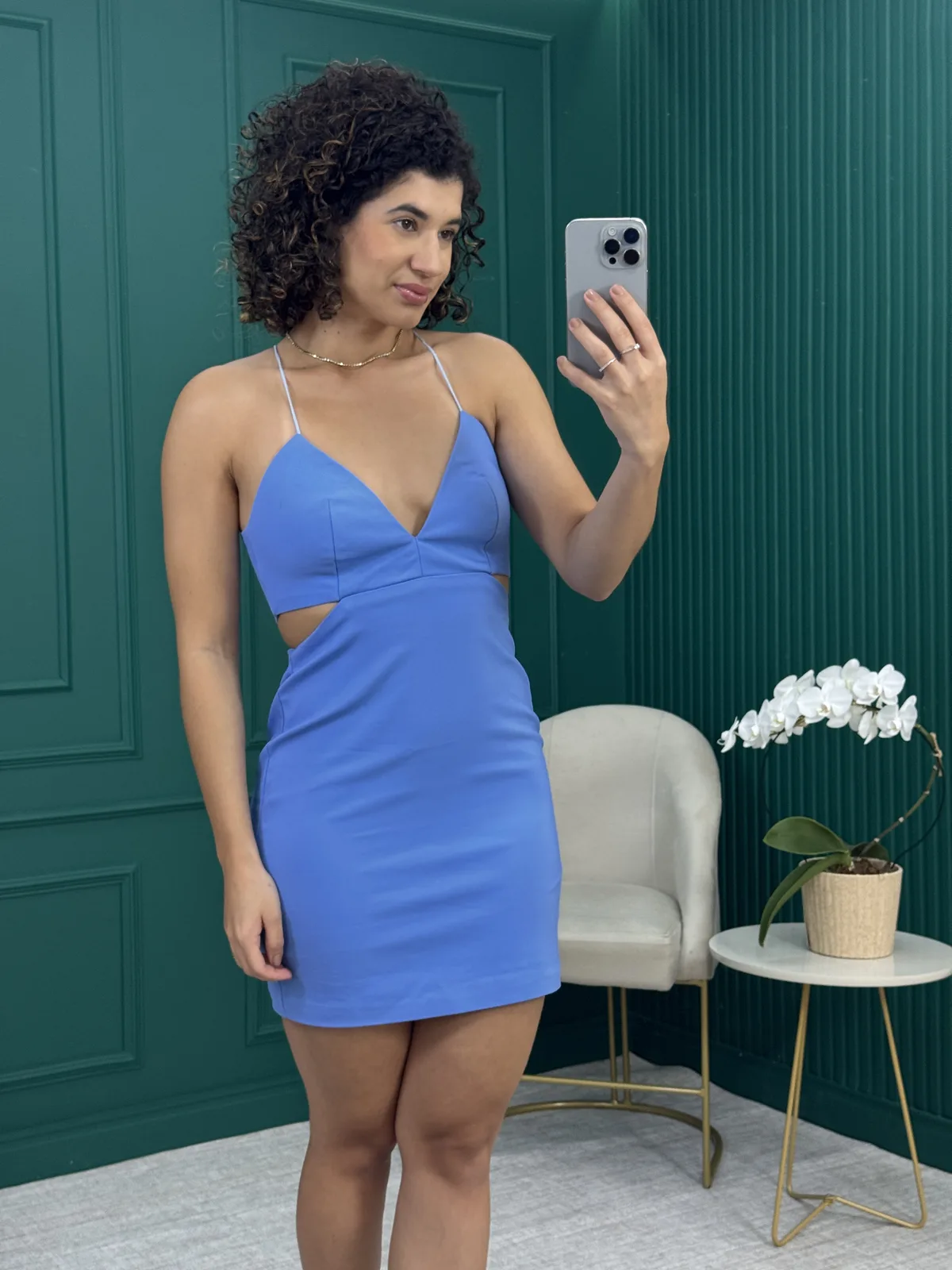 Vestido Curto Azul com Recortes Cut Out e Alças Finas - Chuá