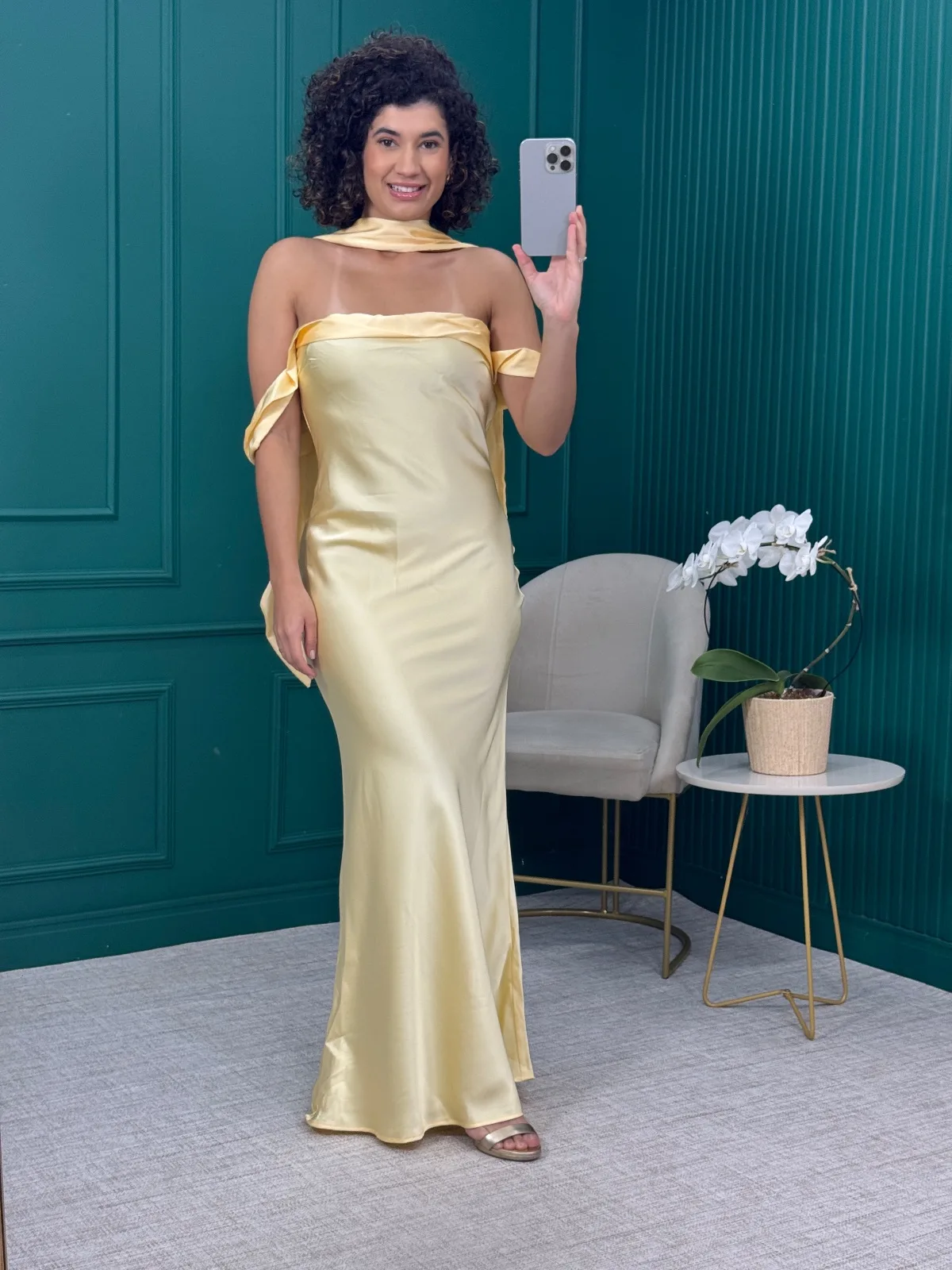 Vestido Longo Amarelo Acetinado com Zíper Invisível - Shein