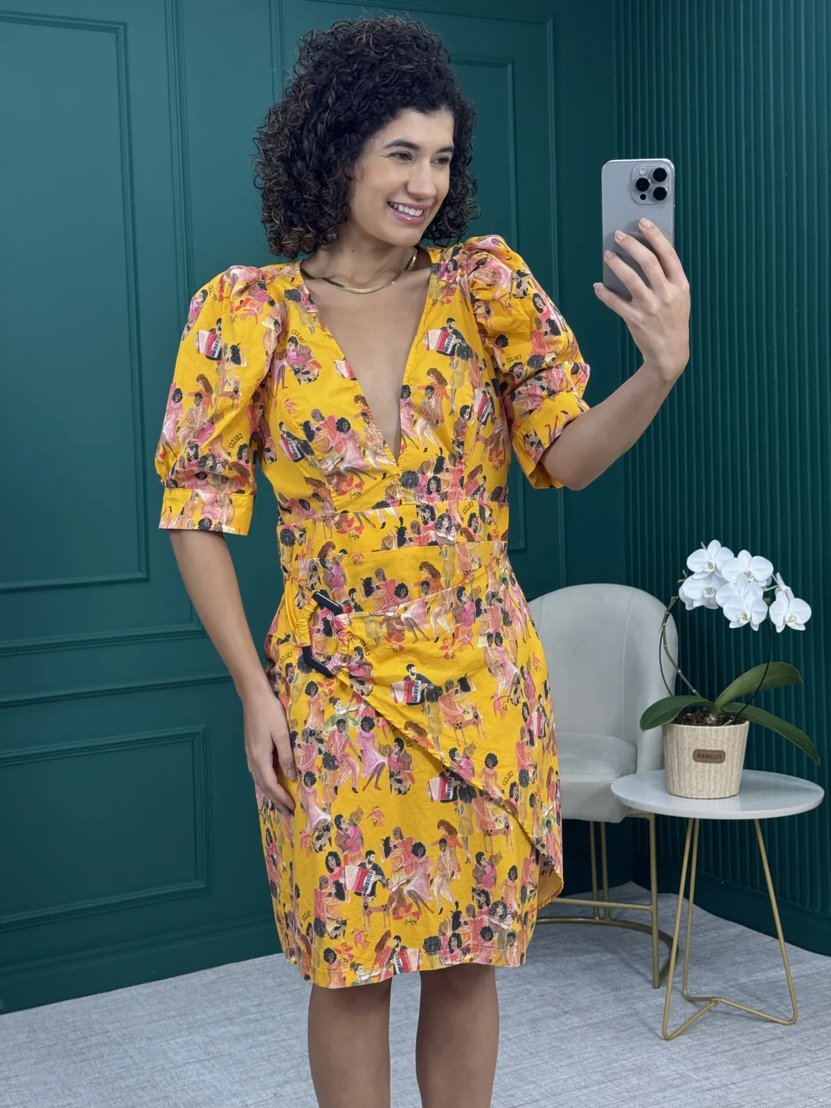 Vestido Amarelo em Algodão Estampado com Manga Bufante e Fivela - Colcci
