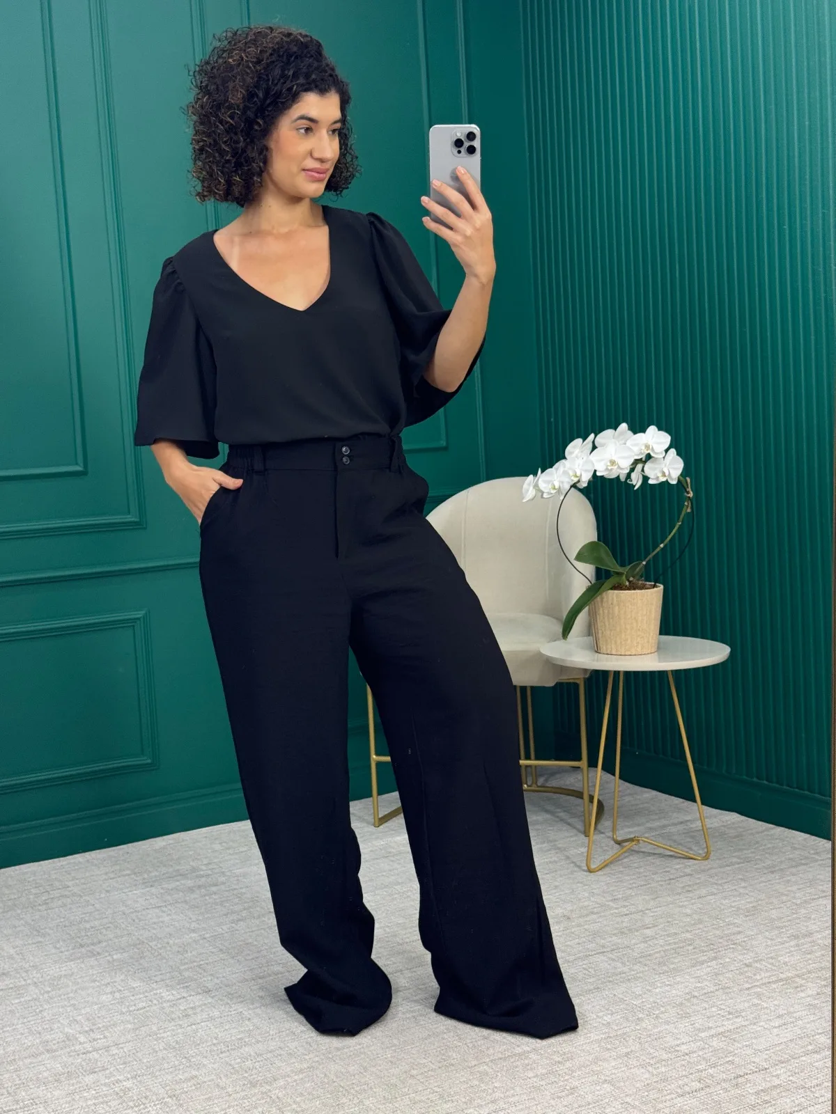 Calça Pantalona Preta com Cós Elástico e Botões - The Style Box
