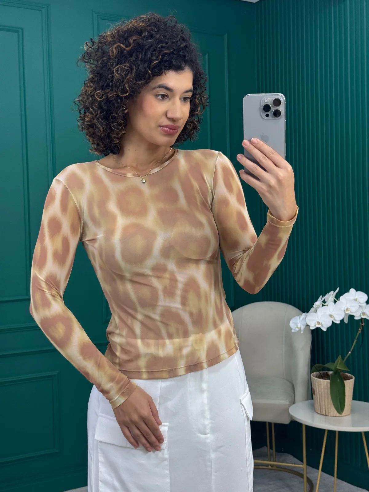 Blusa Manga Longa Bege em Tule Estampada - Lança Perfume