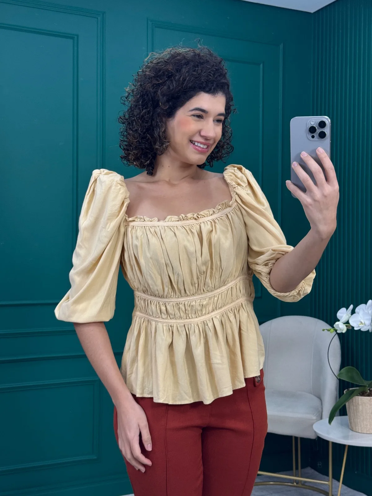 Blusa Bege em Viscose com Franzidos Manga Princesa - Colcci