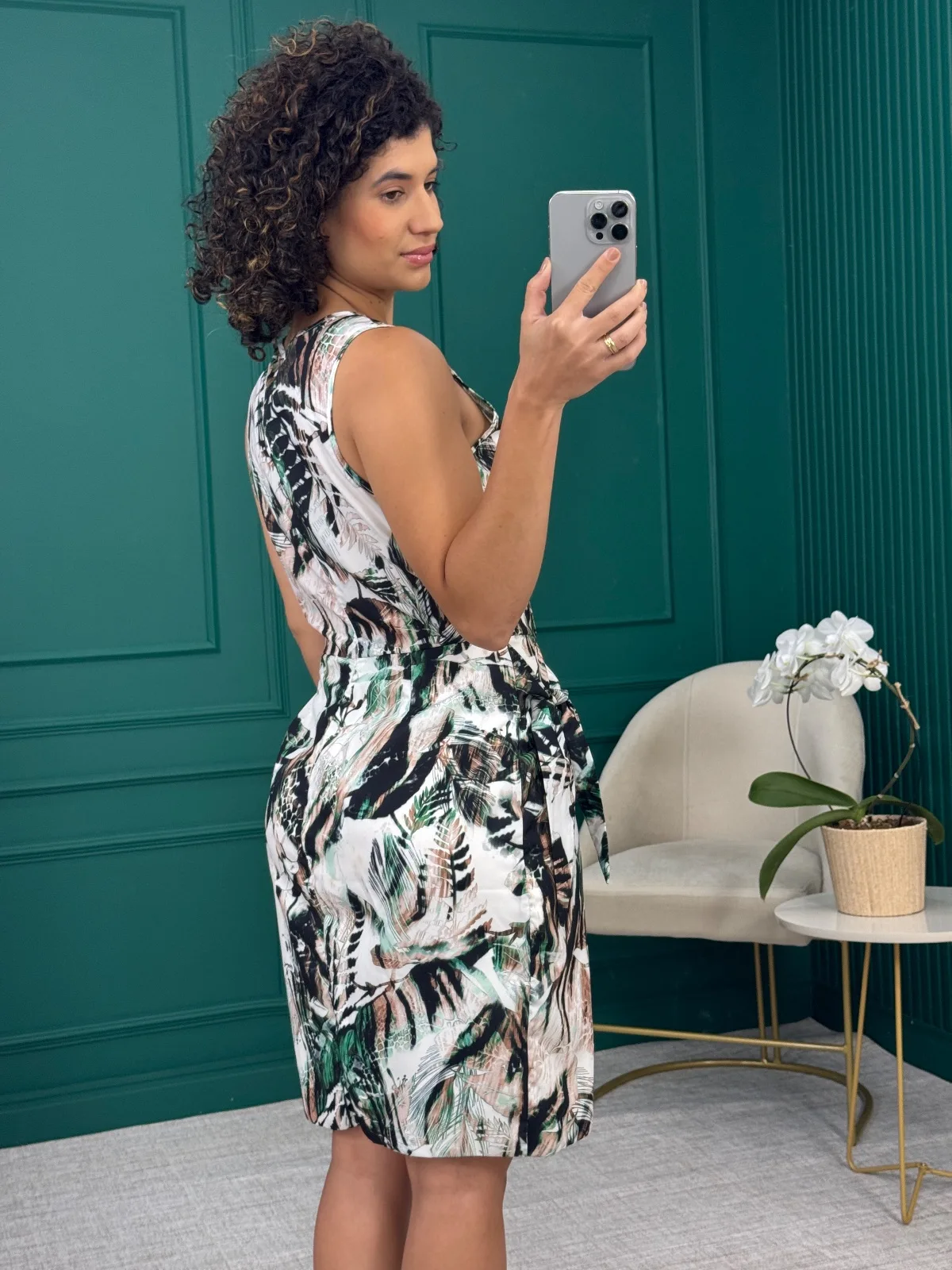 Vestido Curto Estampado Verde com Decote V - Naguchi