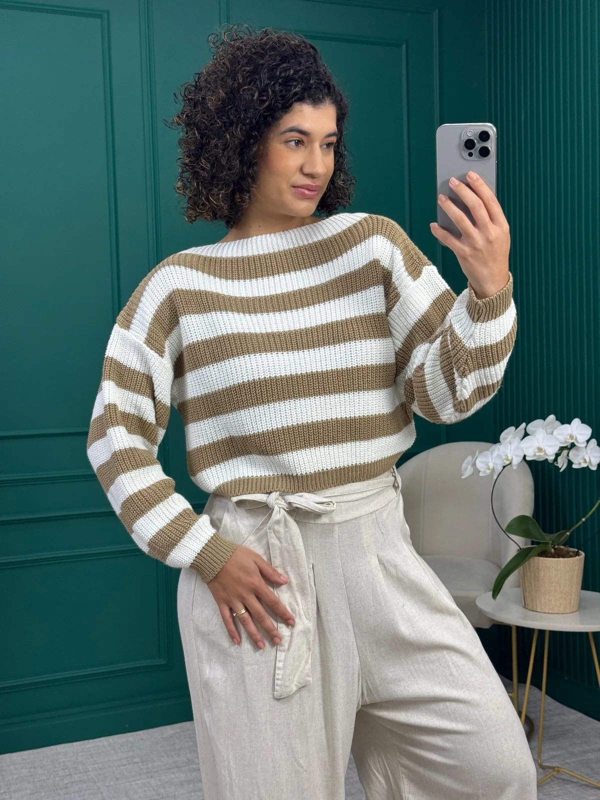 Blusa Cropped Bege em Tricô Listrada