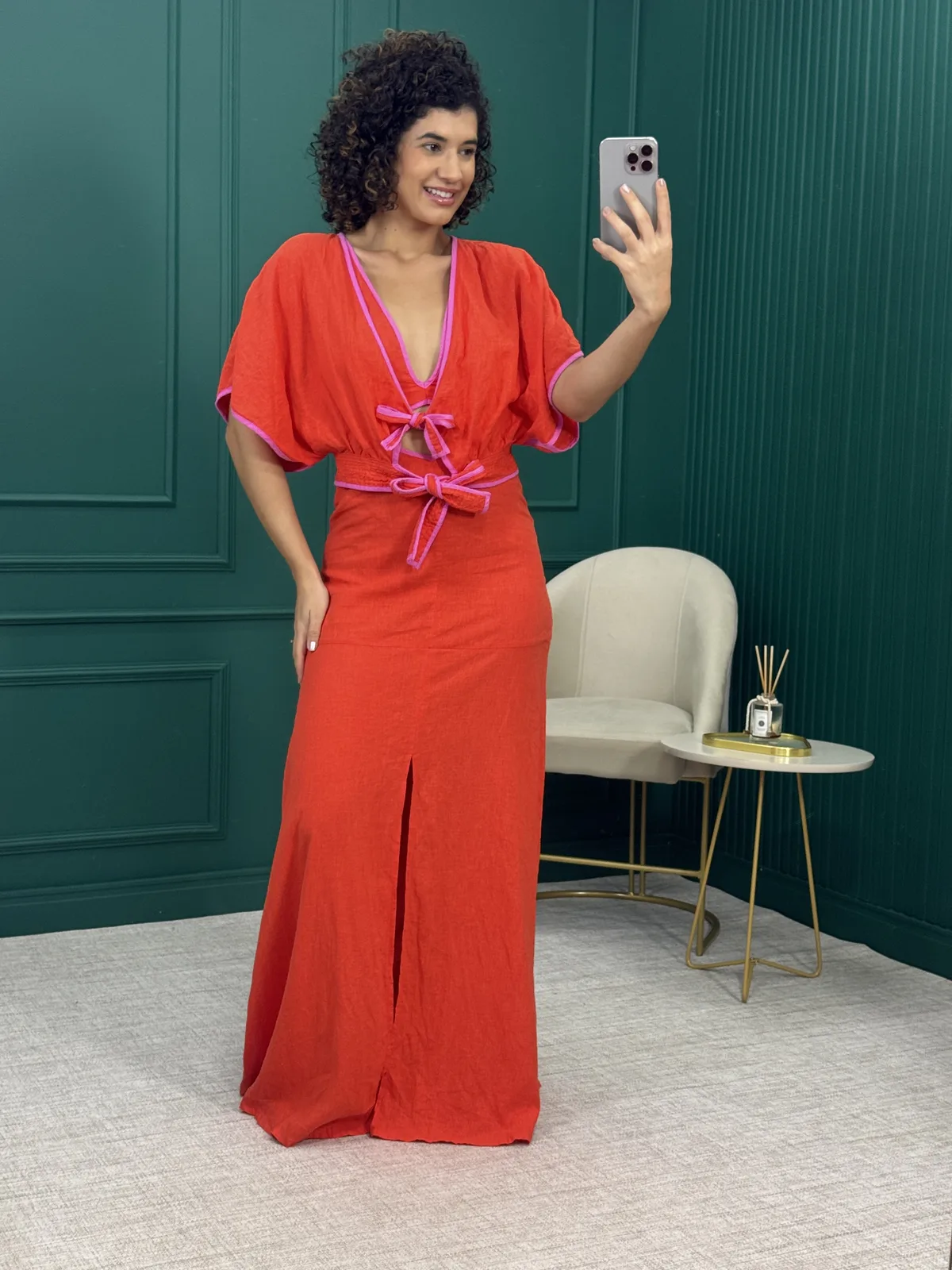 Vestido Longo em Viscolinho com Casaqueto e Fenda Frontal - Colcci (Marina Rui Barbosa)