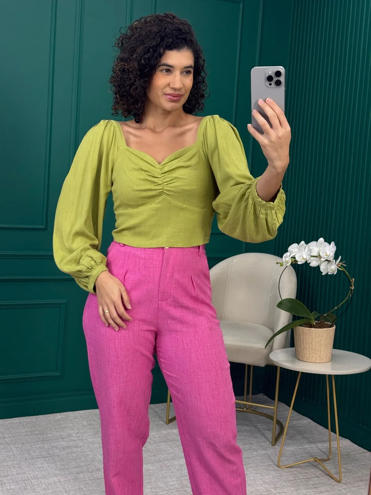 Cropped Verde em Viscose com Mangas Bufantes - Aurora