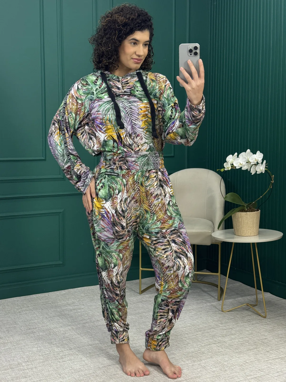 Conjunto Malha Blusa de Capuz e Calça Jogger Estampa Tropical - Colcci