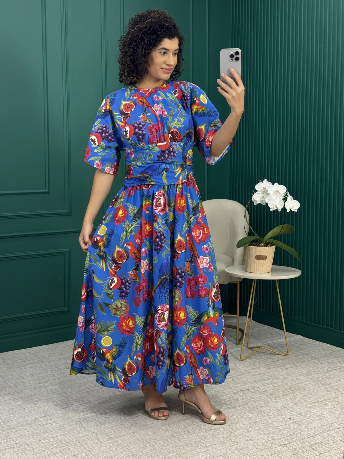 Vestido Longuete Azul em Algodão Estampa Tropical com Mangas Amplas - Shein
