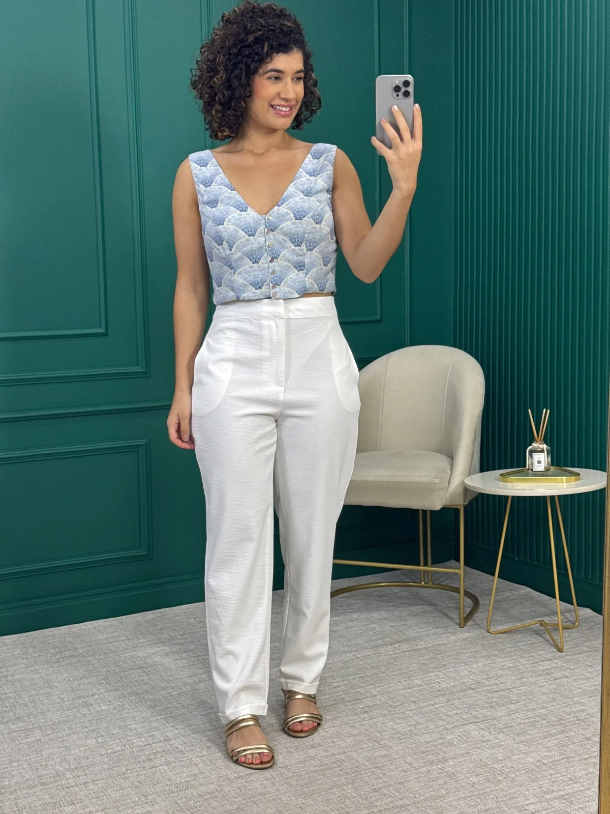 Calça Alfaiataria Off White em Crepe com Dobra na Barra - Flor Linda