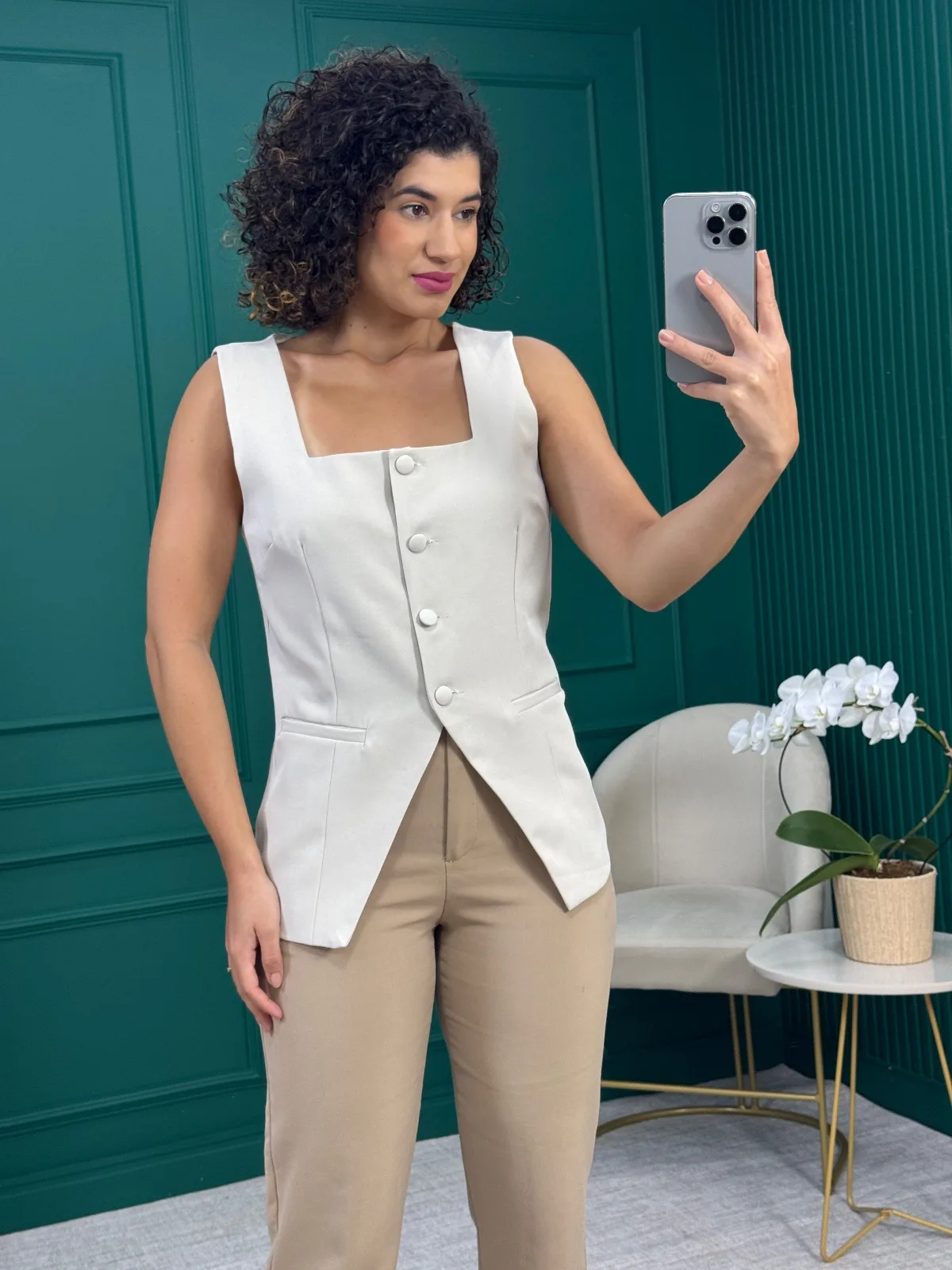 Blusa Alfaiataria Bege com Decote Quadrado e Botões Forrados - M Crush