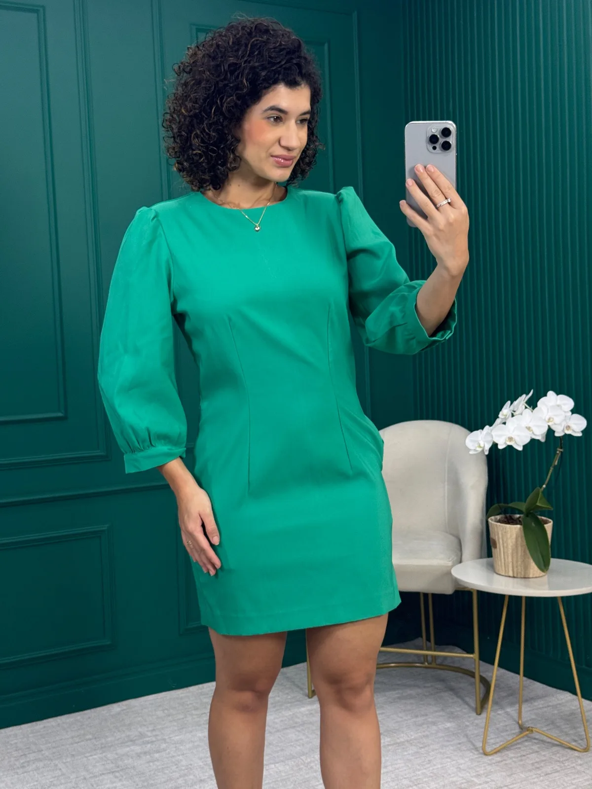Vestido Curto Verde em Alfaiataria com Manga Bufante
