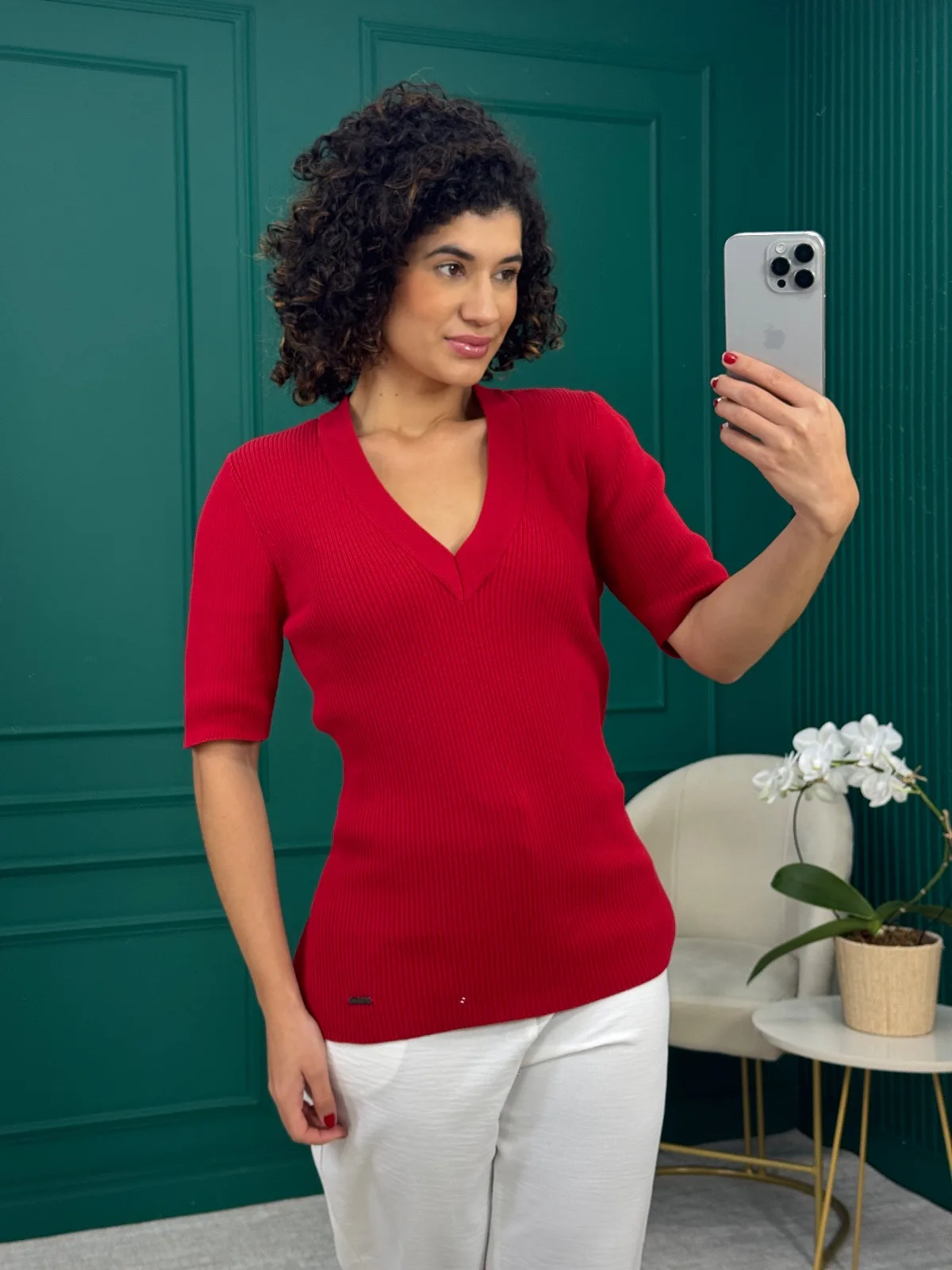 Blusa em Tricô Canelado Vermelha com Decote V - Dudalina
