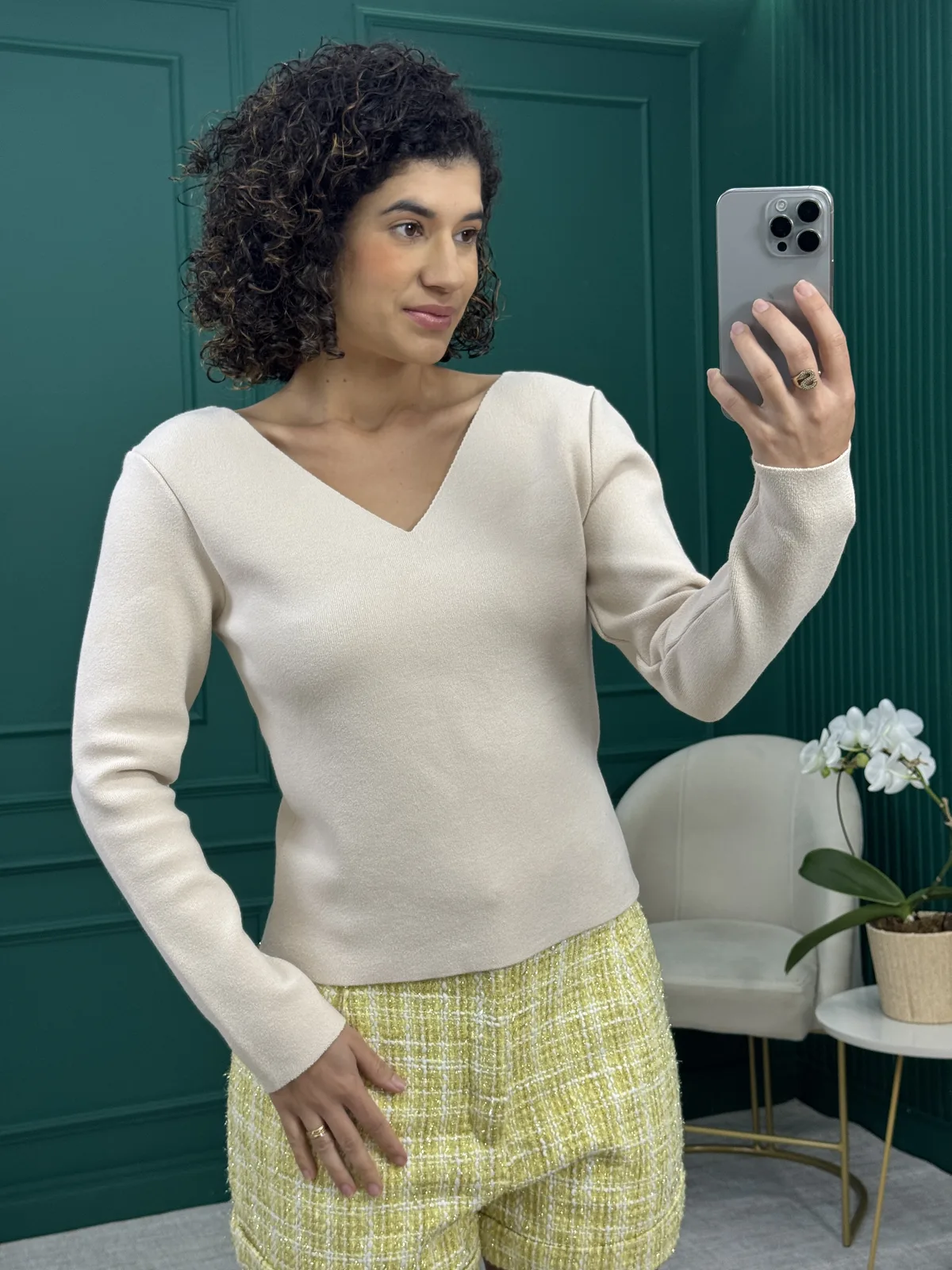 Blusa de Tricô Bege Manga Longa Decote V - Viviane Furrier
