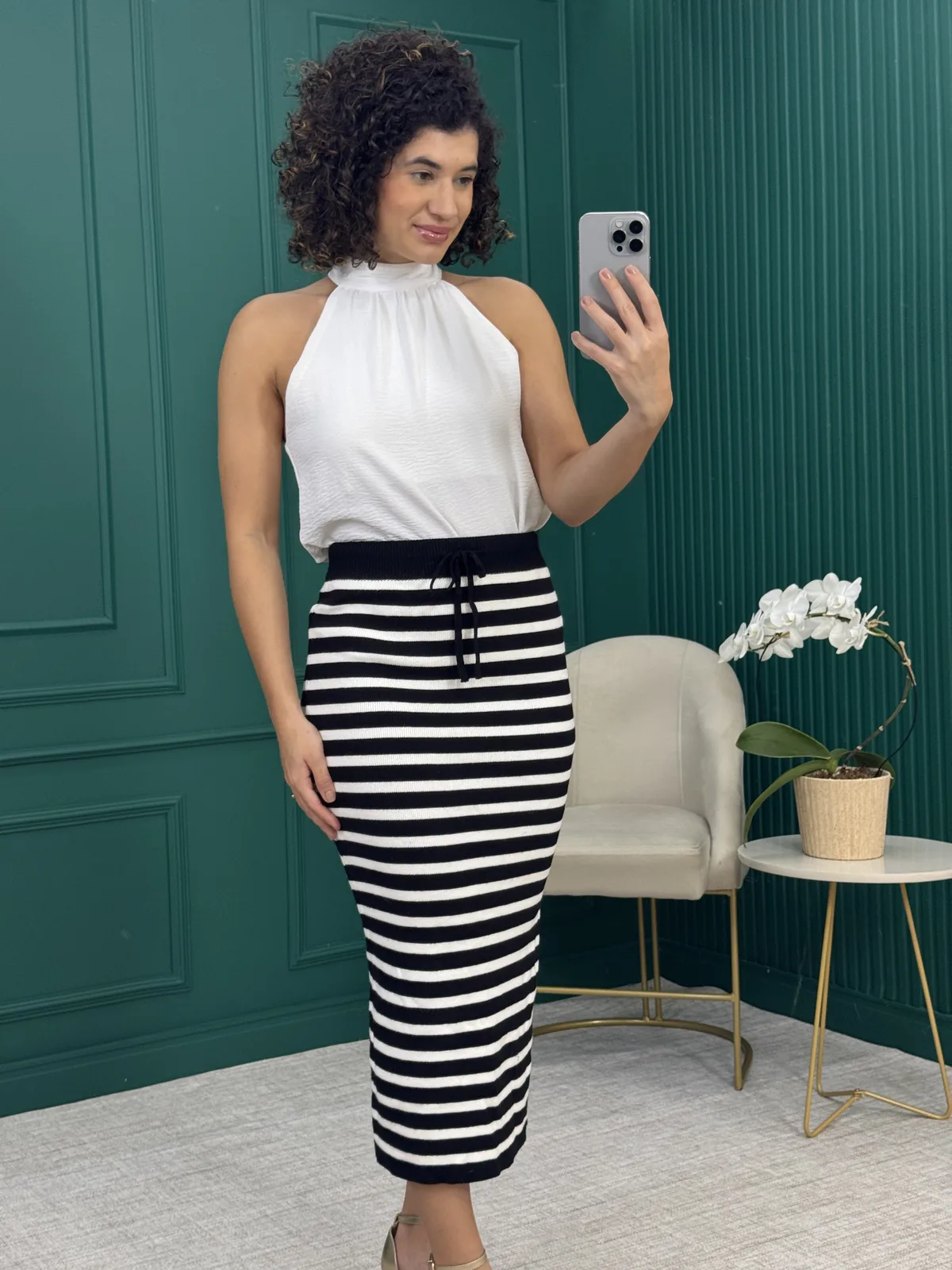 Saia Midi em Tricô Listrada Preto e Branco com Amarração