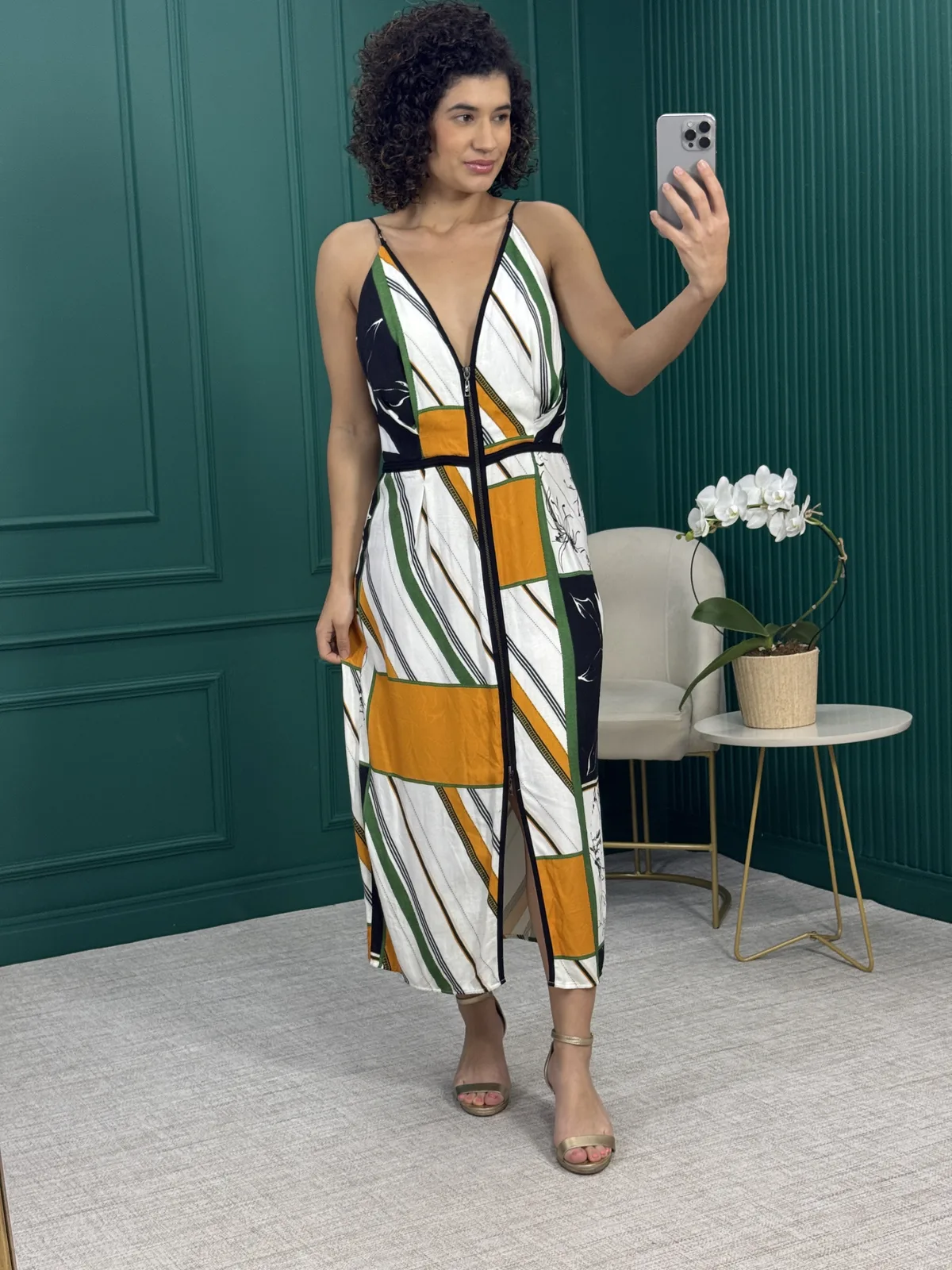 Vestido Midi em Viscose Estampado Geométrico com Zíper Frontal - Fórum