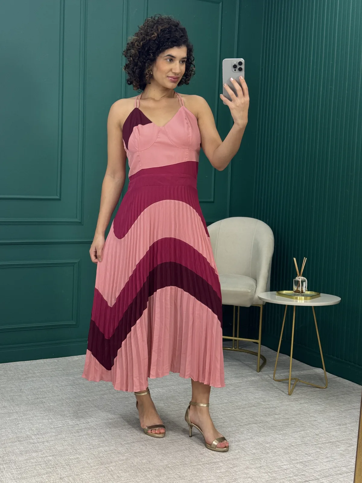 Vestido Midi Plissado Color Block em Crepe Rosa e Bordô - Poema Hit