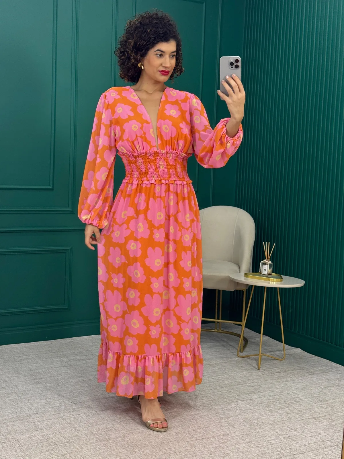 Vestido Floral Laranja e Rosa com Manga Longa e Lastex - TIG