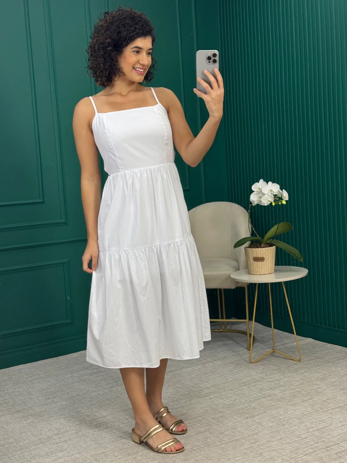Vestido Midi Branco em Algodão Forrado com Alças Reguláveis e Amarração nas Costas - Sly