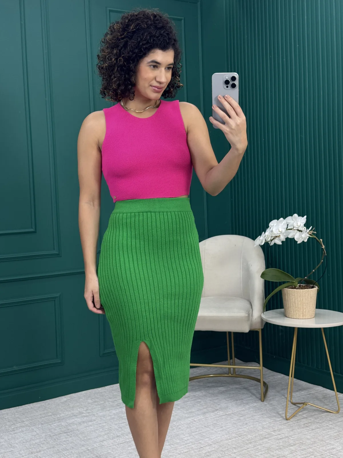 Saia Tricot Midi Verde com Fenda Canelada
