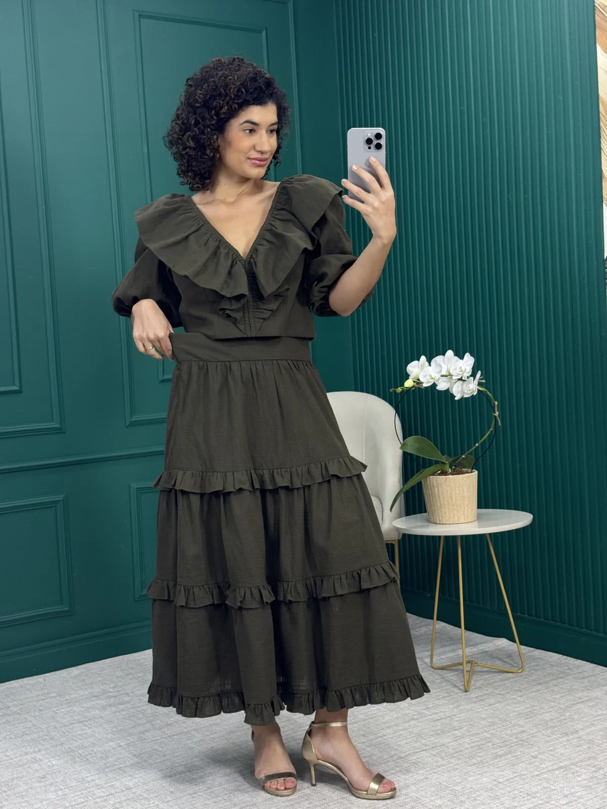 Conjunto Cropped Manga Bufante e Saia Midi com Babados Verde Militar 100% Algodão - Iorane