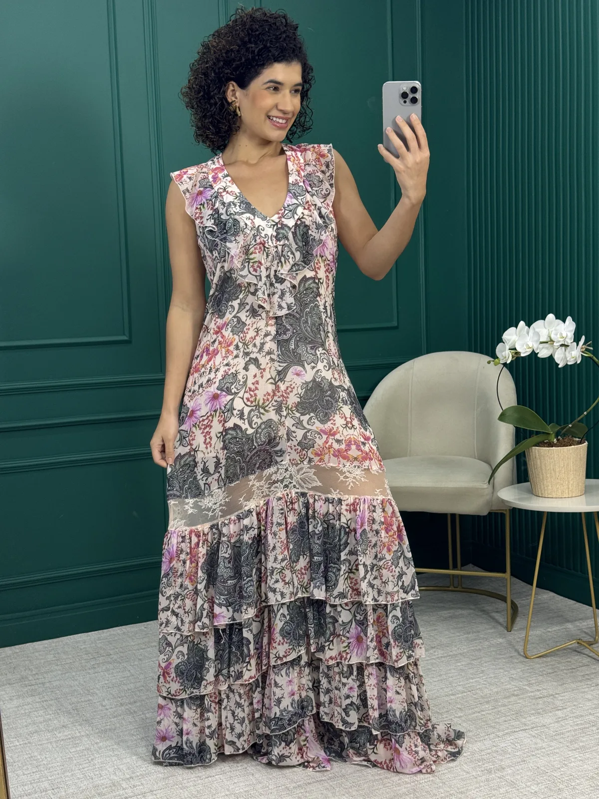Vestido Longo Estampado Floral em Chiffon com Renda e Pedraria nas Costas - Perfect Way