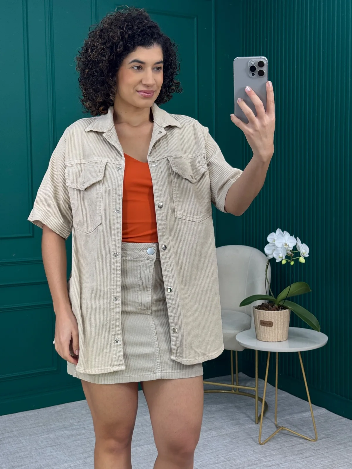 Conjunto Jeans Bege Canelado Jaqueta Sem Manga e Minissaia - Blitz