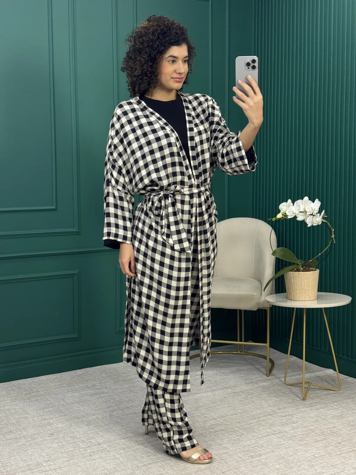 Conjunto Maxi Kimono e Calça em Viscose Xadrez Vichy com Bordado Floral - Linda de Morrer